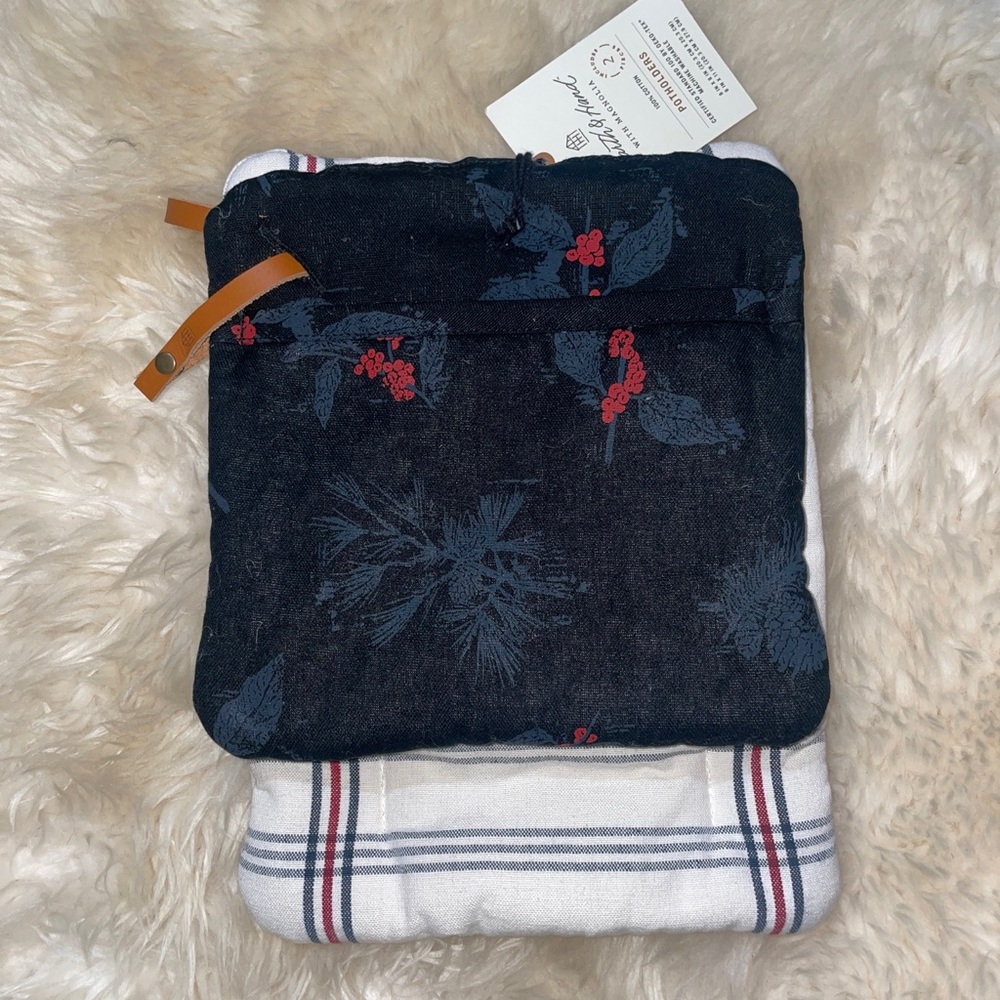 🌲Hearth and Hand Magnolia 2/ Potholders  NEW